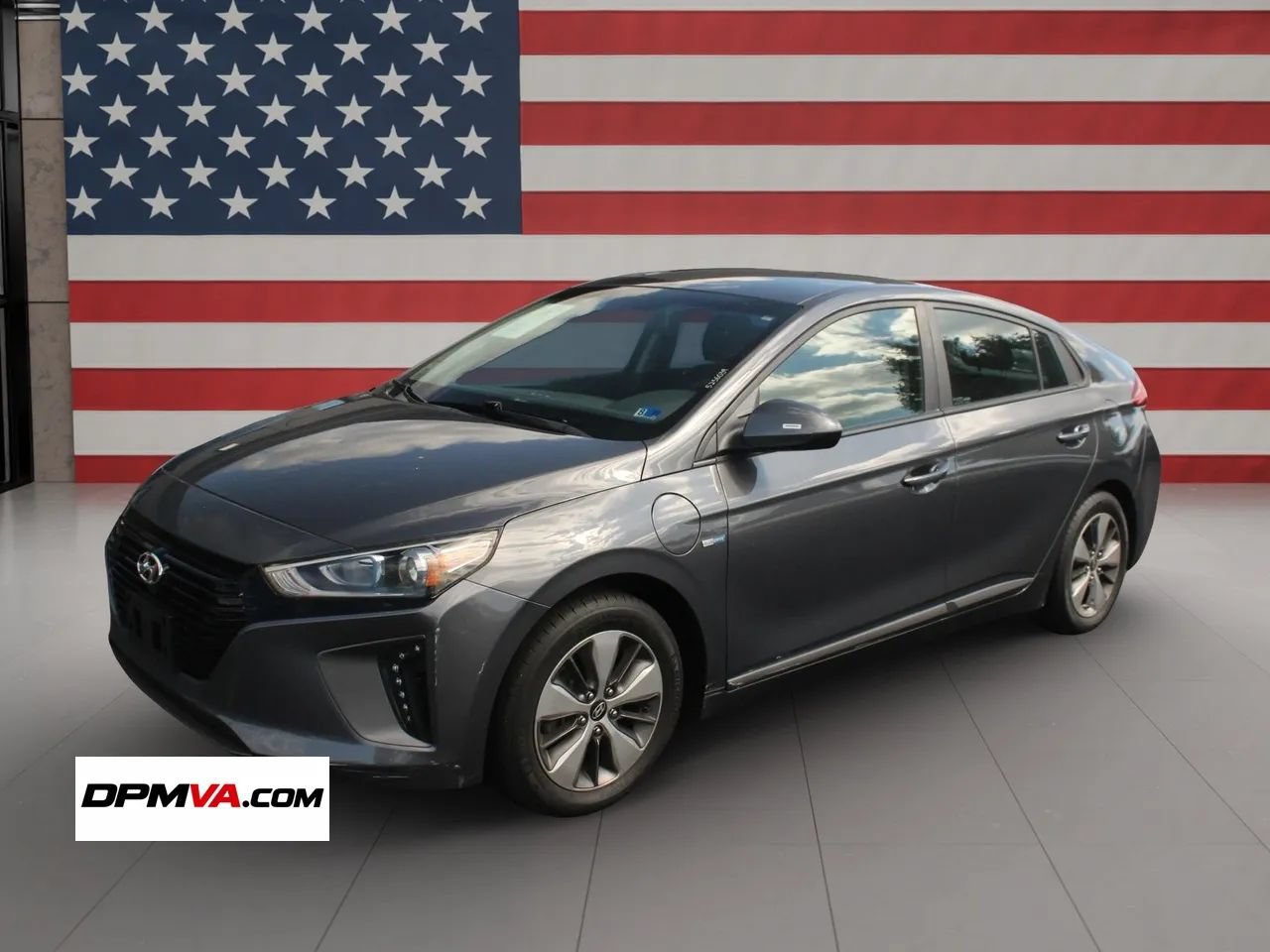 Used 2018 Hyundai Ioniq Plug-In Hybrid FWD image 1