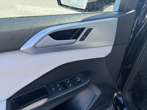 New 2026 Volkswagen Taos SE image 9