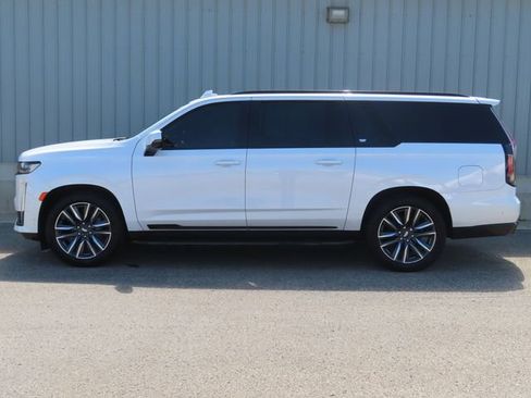 Used 2022 Cadillac Escalade ESV Sport w/ Touring Package AWD/4WD image 9