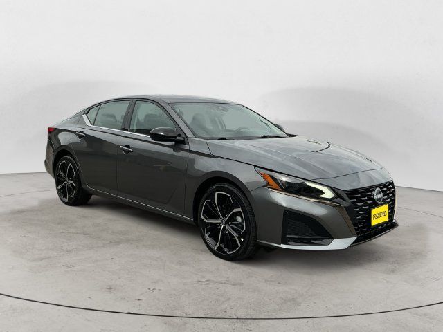 Used 2025 Nissan Altima 2.5 SR AWD/4WD image 3