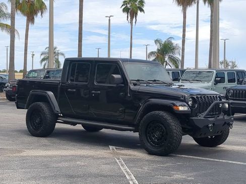 Used 2021 Jeep Gladiator Overland w/ Popular Equipment Package AWD/4WD image 2