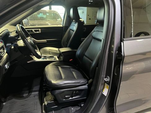 Used 2022 Ford Explorer XLT w/ Equipment Group 202A AWD/4WD image 19