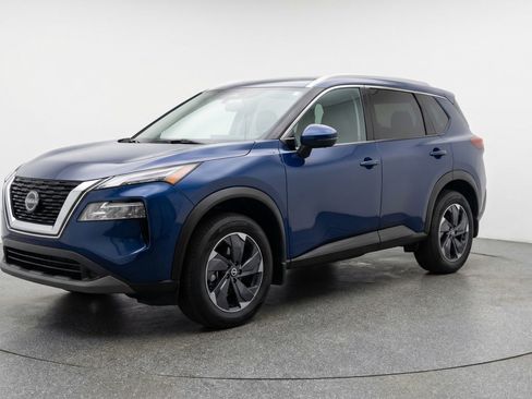 Used 2025 Nissan Rogue SV image 3