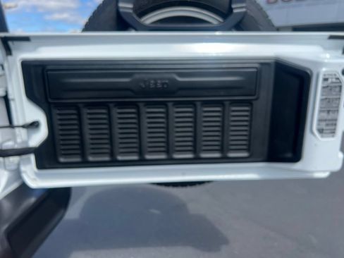 Used 2023 Jeep Wrangler Unlimited Sahara AWD/4WD image 58