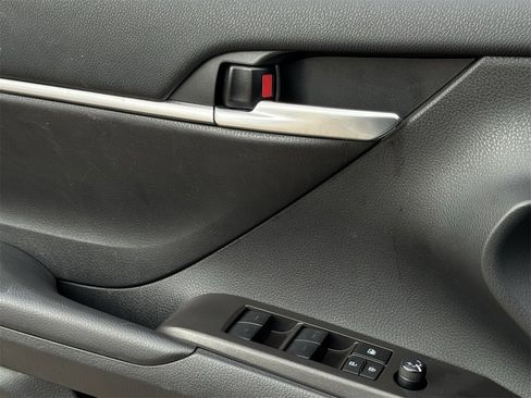 Used 2024 Toyota Camry SE image 22