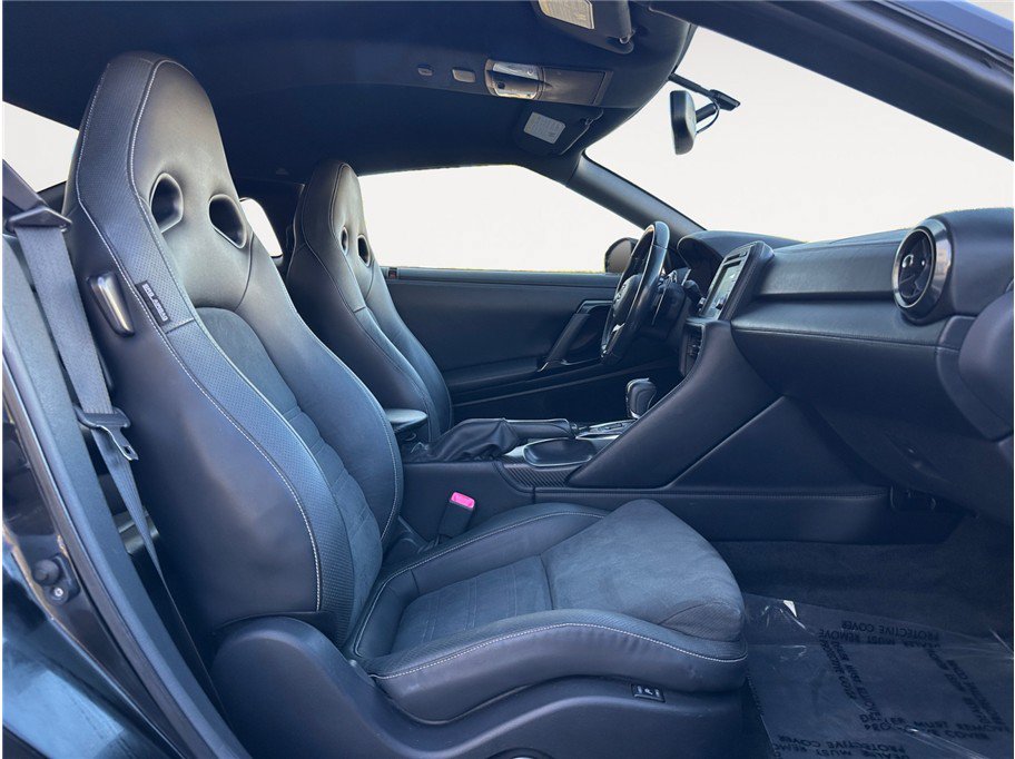 Used 2018 Nissan GT-R Premium AWD/4WD image 15
