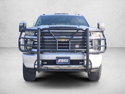 Used 2022 Chevrolet Silverado 2500 High Country w/ Technology Package AWD/4WD image 2