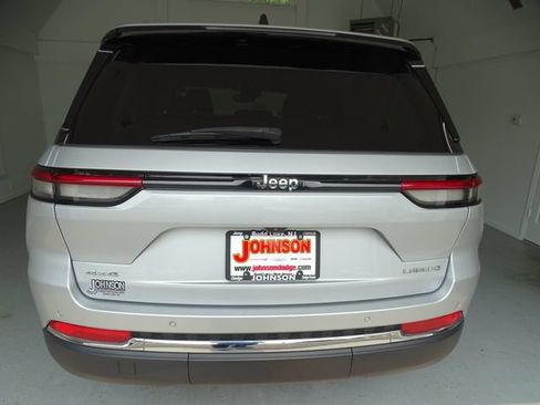 Certified 2023 Jeep Grand Cherokee Laredo X AWD/4WD image 21