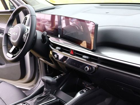 Used 2025 Kia Sorento S image 24