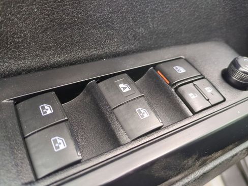 Used 2022 Toyota Tacoma SR image 11