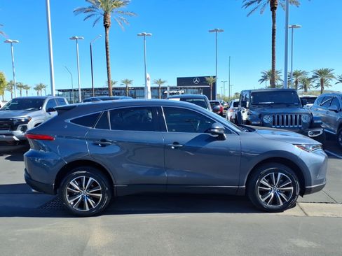 Used 2021 Toyota Venza LE w/ Carpet Mat Package (TMS) image 7