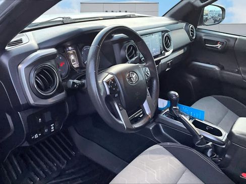 Used 2022 Toyota Tacoma TRD Off-Road w/ Technology Package image 2