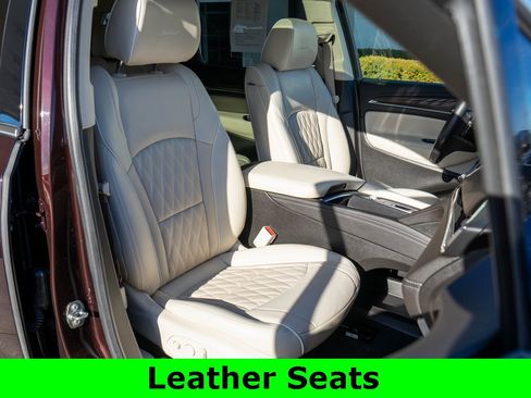 Used 2023 Buick Enclave Avenir image 9