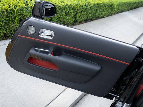 Used 2019 Rolls-Royce Dawn image 71