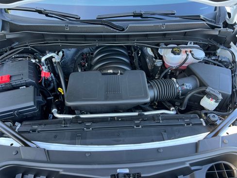 Used 2025 Chevrolet Suburban LT w/ Comfort Package RWD image 16