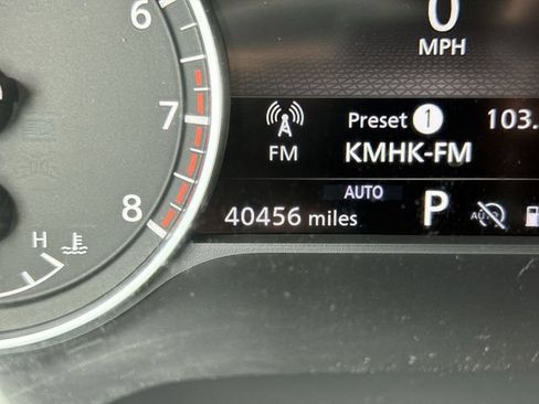 Used 2025 Nissan Pathfinder SV AWD/4WD image 15