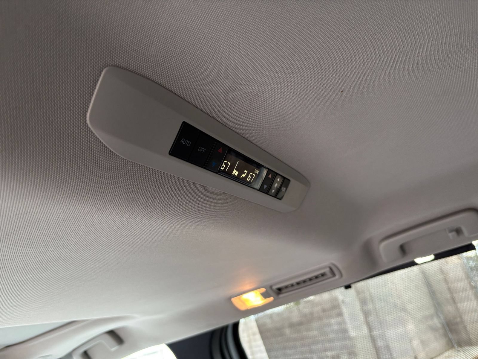 Used 2025 Toyota Sienna XLE FWD image 24