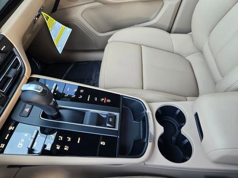 Used 2026 Porsche Macan image 23