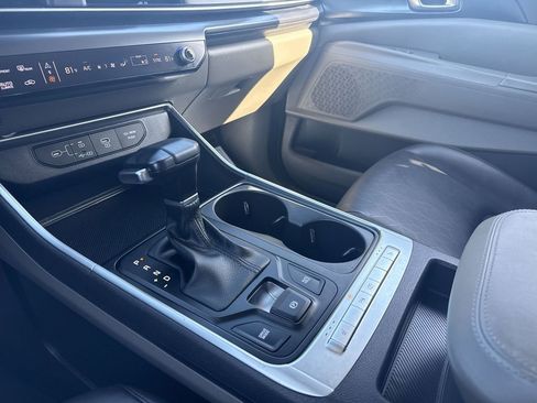 Used 2025 Kia Carnival image 21
