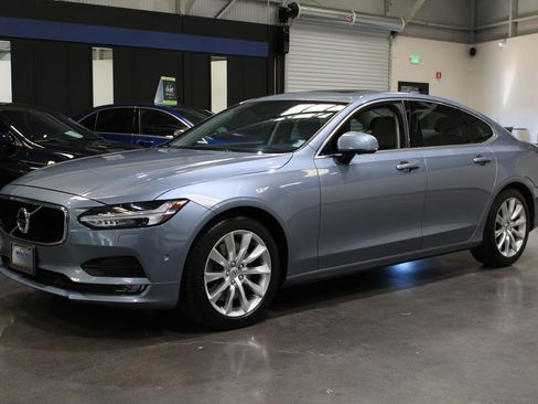 Used 2017 Volvo S90 T6 Momentum w/ Vision Package image 9