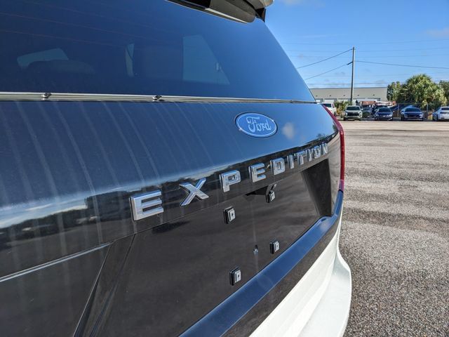 Used 2025 Ford Expedition Active RWD image 11