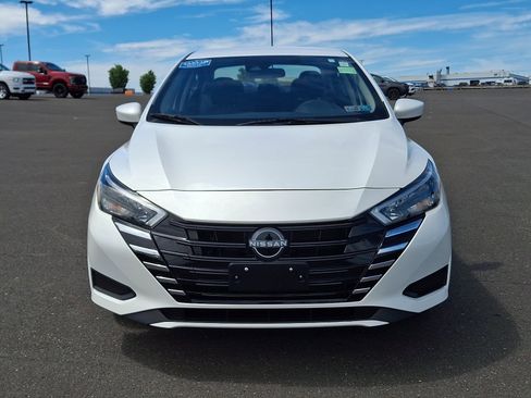 Used 2025 Nissan Versa SV FWD image 2