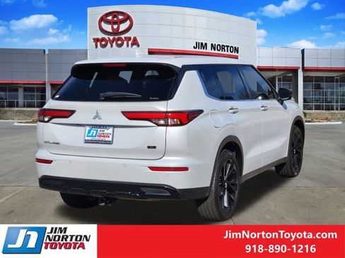 Used 2023 Mitsubishi Outlander SE Black Edition image 5