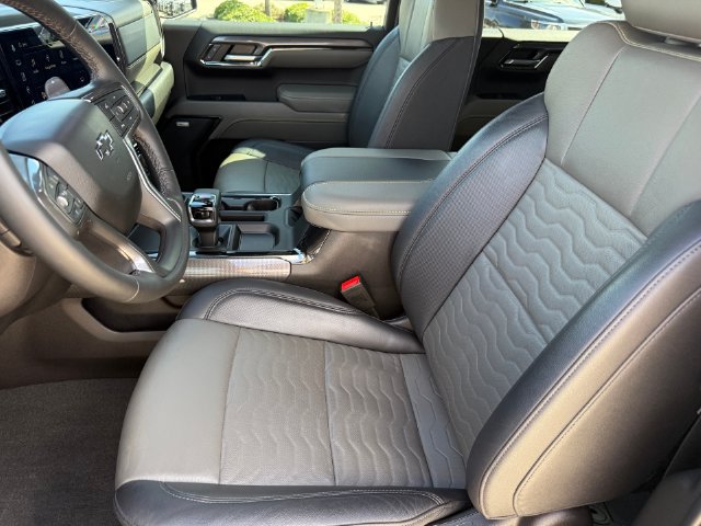 Used 2024 Chevrolet Silverado 1500 ZR2 w/ Technology Package AWD/4WD image 9
