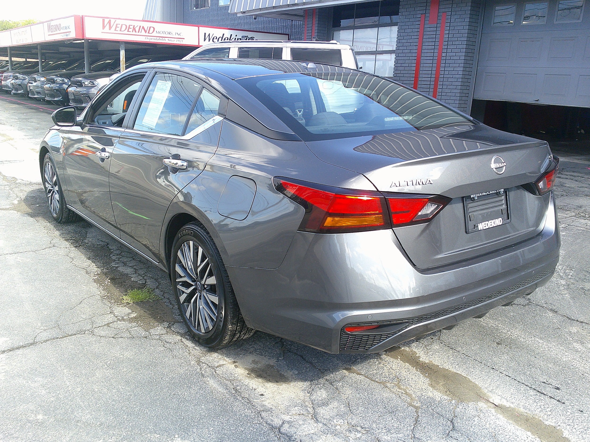 Used 2024 Nissan Altima 2.5 SV FWD image 10