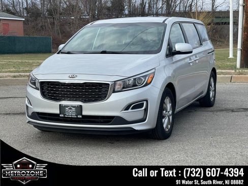 Used 2019 Kia Sedona L FWD image 3