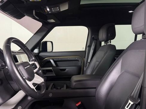 Used 2023 Land Rover Defender 130 X-Dynamic SE image 5