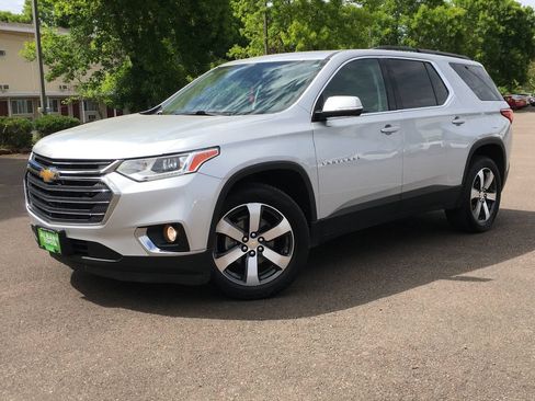 Used 2019 Chevrolet Traverse LT w/ LT Premium Package AWD/4WD image 1