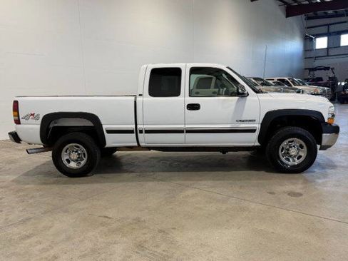 Used 2001 Chevrolet Silverado 2500 LS w/ Off-Road Skid Plate Pkg AWD/4WD image 7