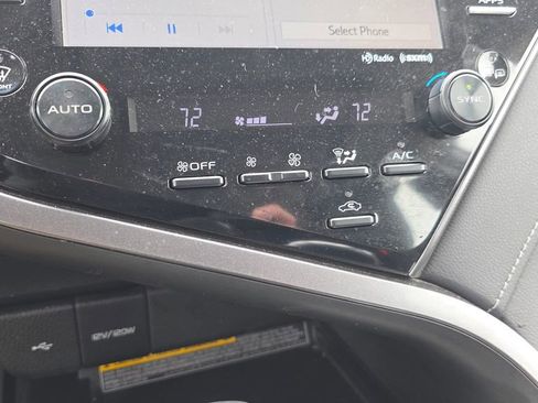 Used 2020 Toyota Camry XSE image 19