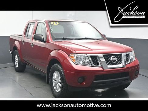 Used 2019 Nissan Frontier SV image 1