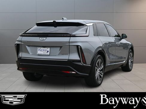 Used 2025 Cadillac Lyriq Luxury RWD image 6