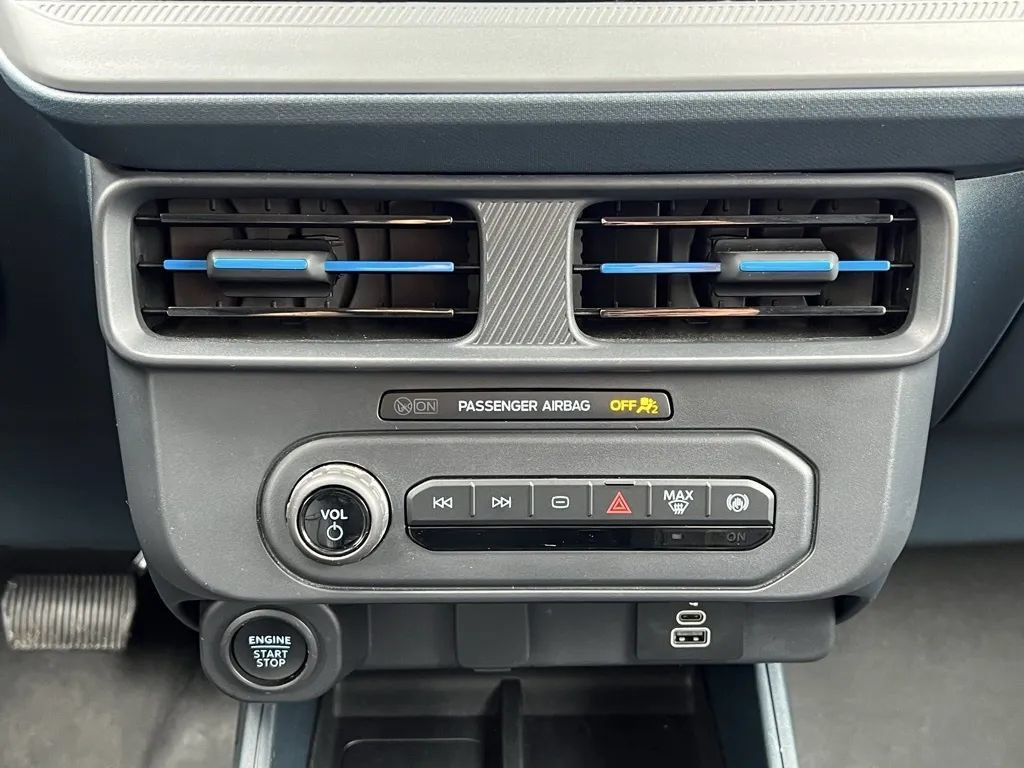 Used 2025 Ford Maverick Lobo AWD/4WD image 30