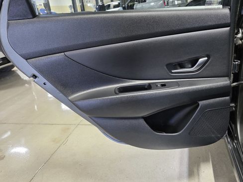 Certified 2025 Hyundai Elantra Limited image 13