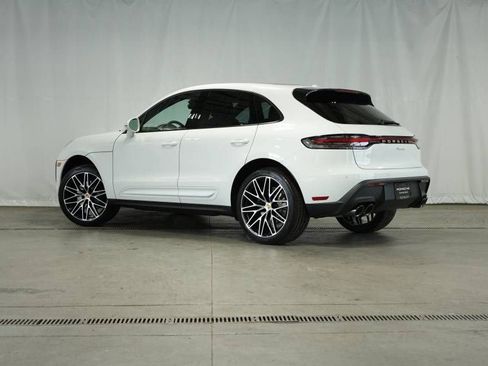 Certified 2025 Porsche Macan AWD/4WD image 3