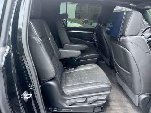 Used 2025 Cadillac Escalade ESV Sport Platinum w/ LPO, Floor Liner Package AWD/4WD image 29