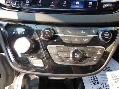 Used 2026 Chrysler Pacifica Select FWD image 35