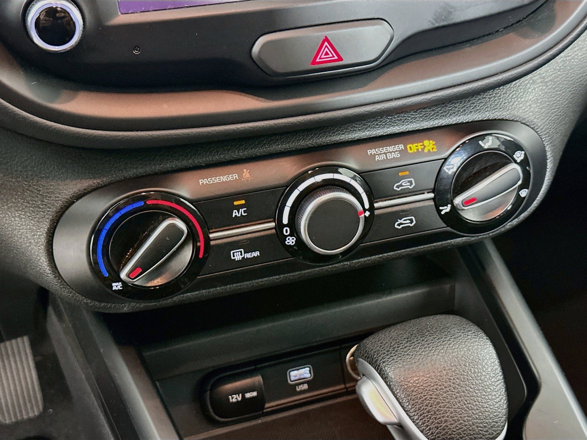 Used 2025 Kia Soul LX w/ LX Technology Package FWD image 23