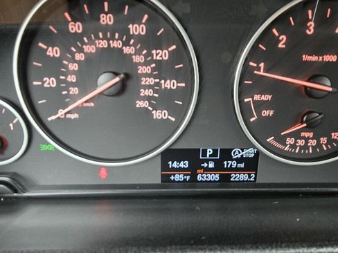 Used 2018 BMW 320i xDrive Sedan AWD/4WD image 16