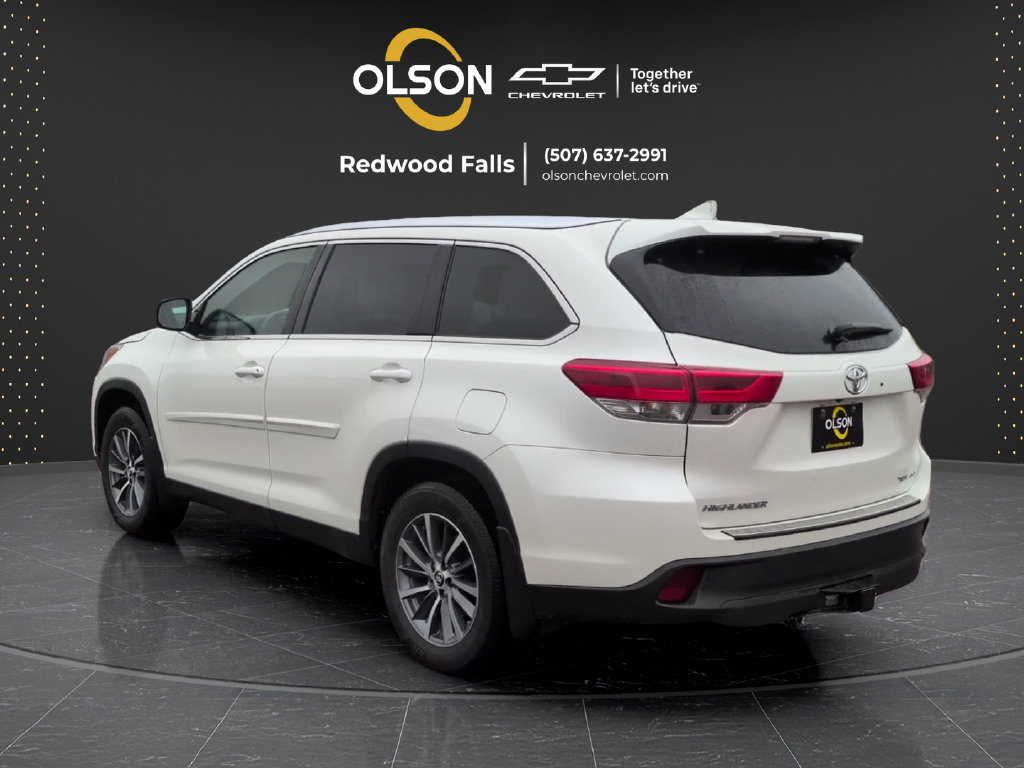 Used 2019 Toyota Highlander XLE AWD/4WD image 3