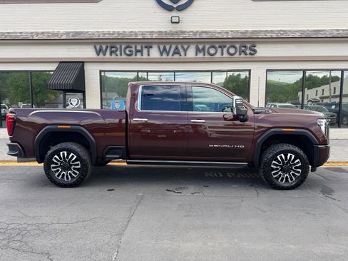 Used 2024 GMC Sierra 3500 Denali Ultimate AWD/4WD image 2