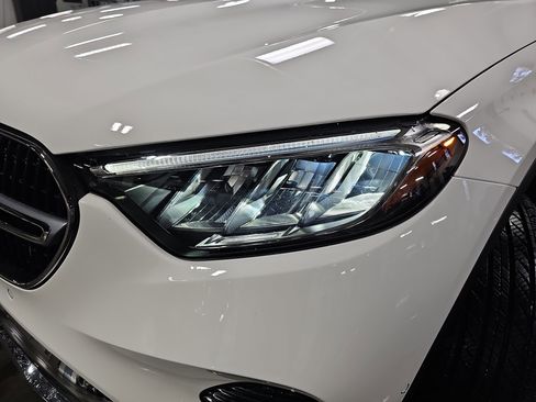 Certified 2025 Mercedes-Benz GLC 300 4MATIC image 33