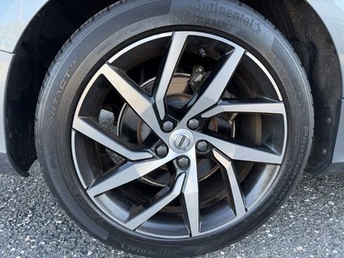 Used 2020 Volvo S60 T5 Momentum w/ Protection Package Premier image 8