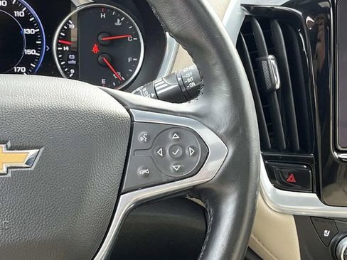 Used 2022 Chevrolet Traverse Premier FWD image 17