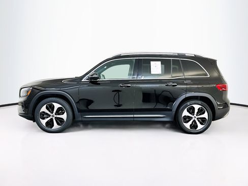 Used 2025 Mercedes-Benz GLB 250 4MATIC image 4