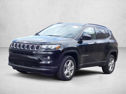 Used 2023 Jeep Compass Latitude AWD/4WD image 11
